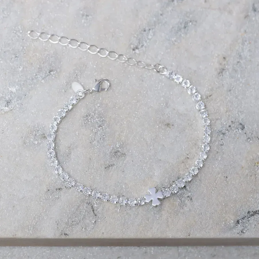 PULSEIRA RIVIERA COM TREVO BANHO PRATA