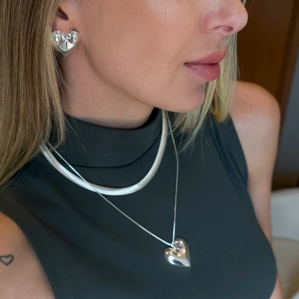 CONJUNTO CORAÇÃO LISO ABAULADO BANHO PRATA