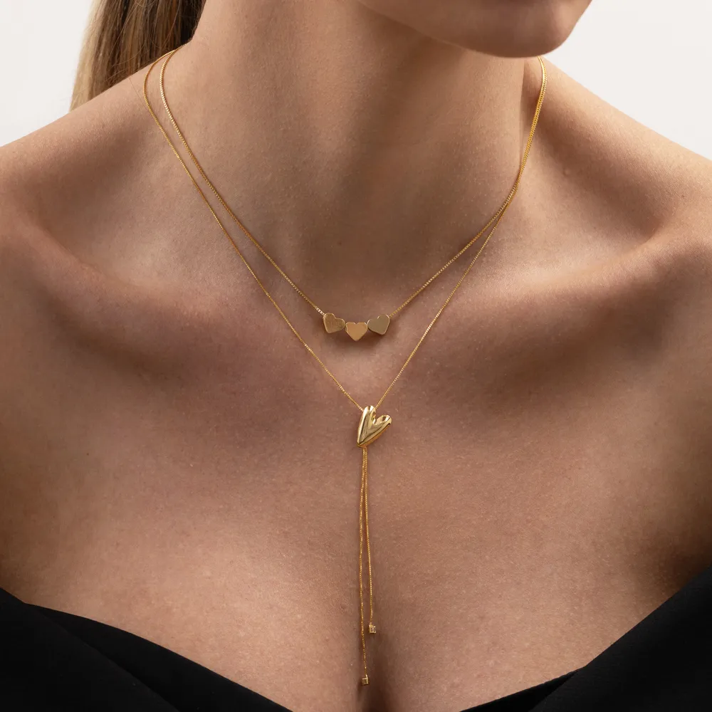 COLAR GRAVATINHA COM CORAÇÃO LISO BANHO OURO 18K