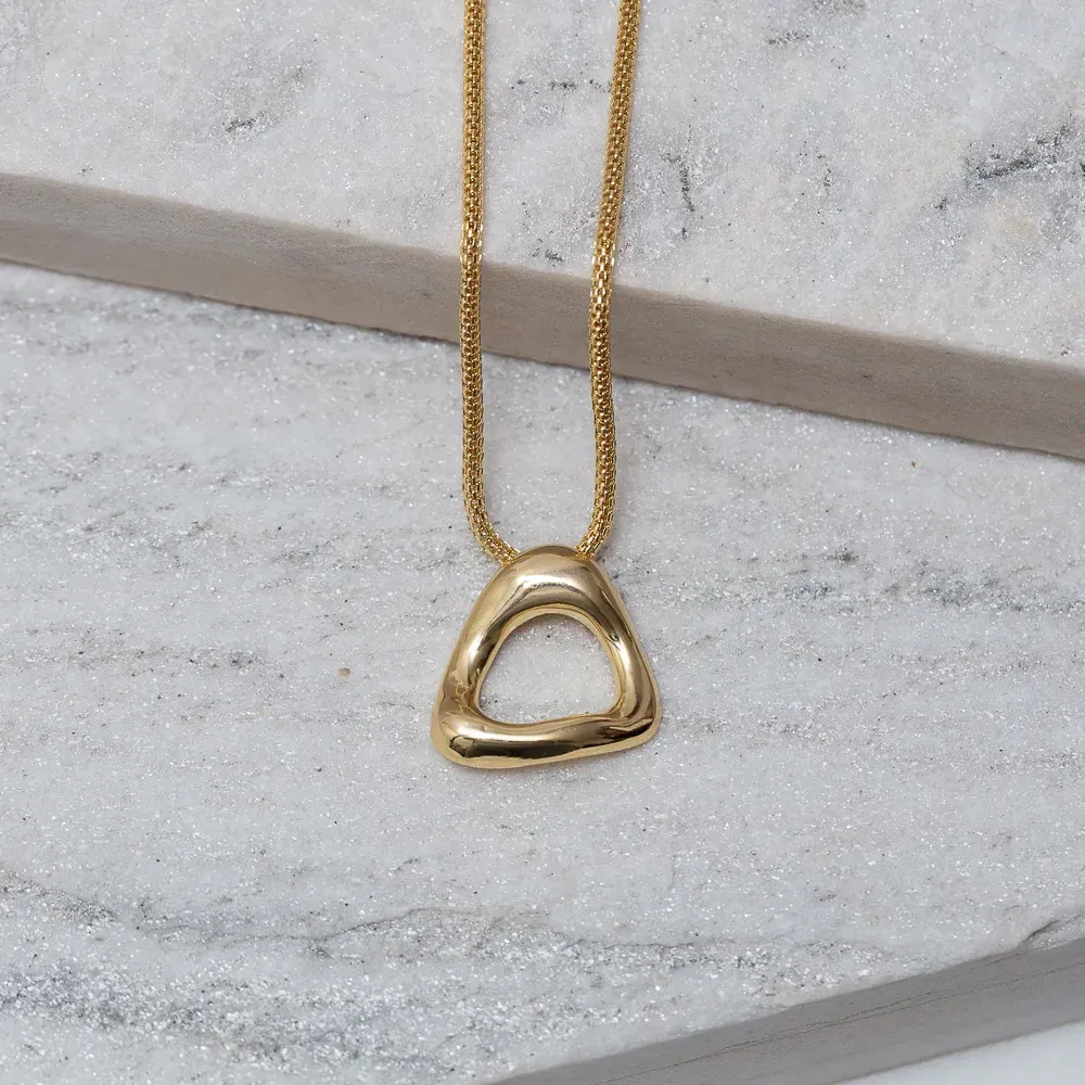 COLAR OCO ARAMADO COM PINGENTE ORGÂNICO BANHO OURO 18K