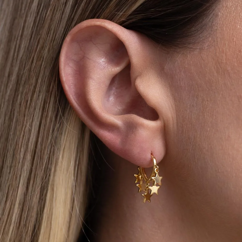 BRINCO ARGOLA COM ESTRELINHAS BANHO OURO 18K