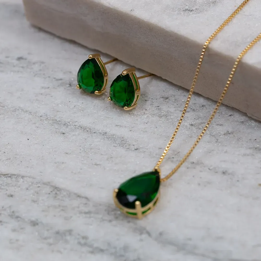 CONJUNTO GOTA COM PEDRA VERDE ESMERALDA BANHO OURO 18K