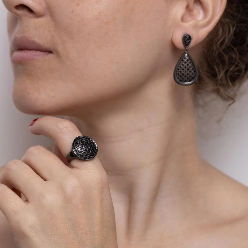 CONJUNTO BRINCO E ANEL COM ZIRCÔNIAS NEGRAS  BANHO RÓDIO NEGRO