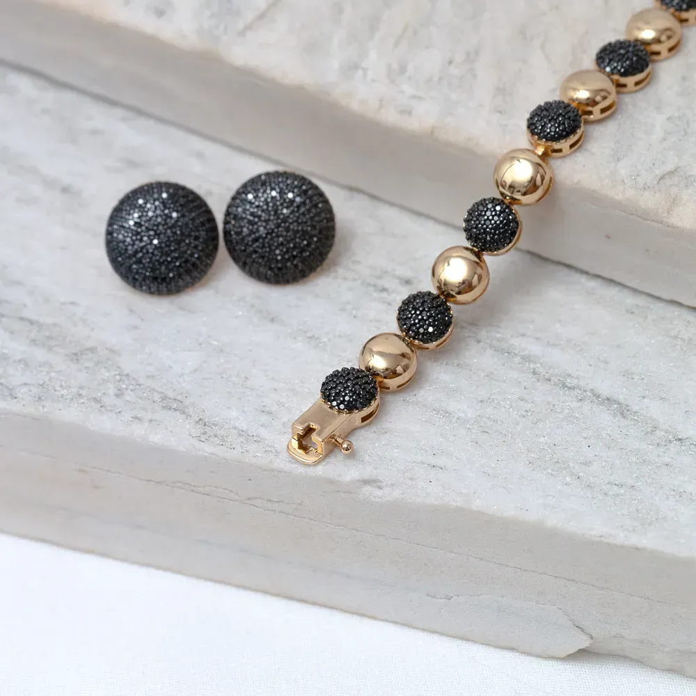 CONJUNTO PULSEIRA E BRINCO COM ZIRCÔNIAS NEGRAS BANHO OURO 18K