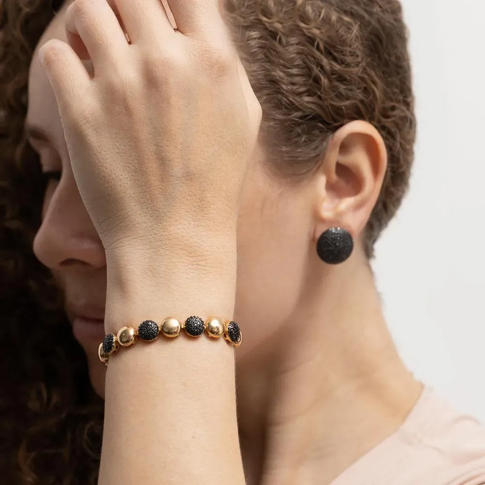 CONJUNTO PULSEIRA E BRINCO COM ZIRCÔNIAS NEGRAS BANHO OURO 18K