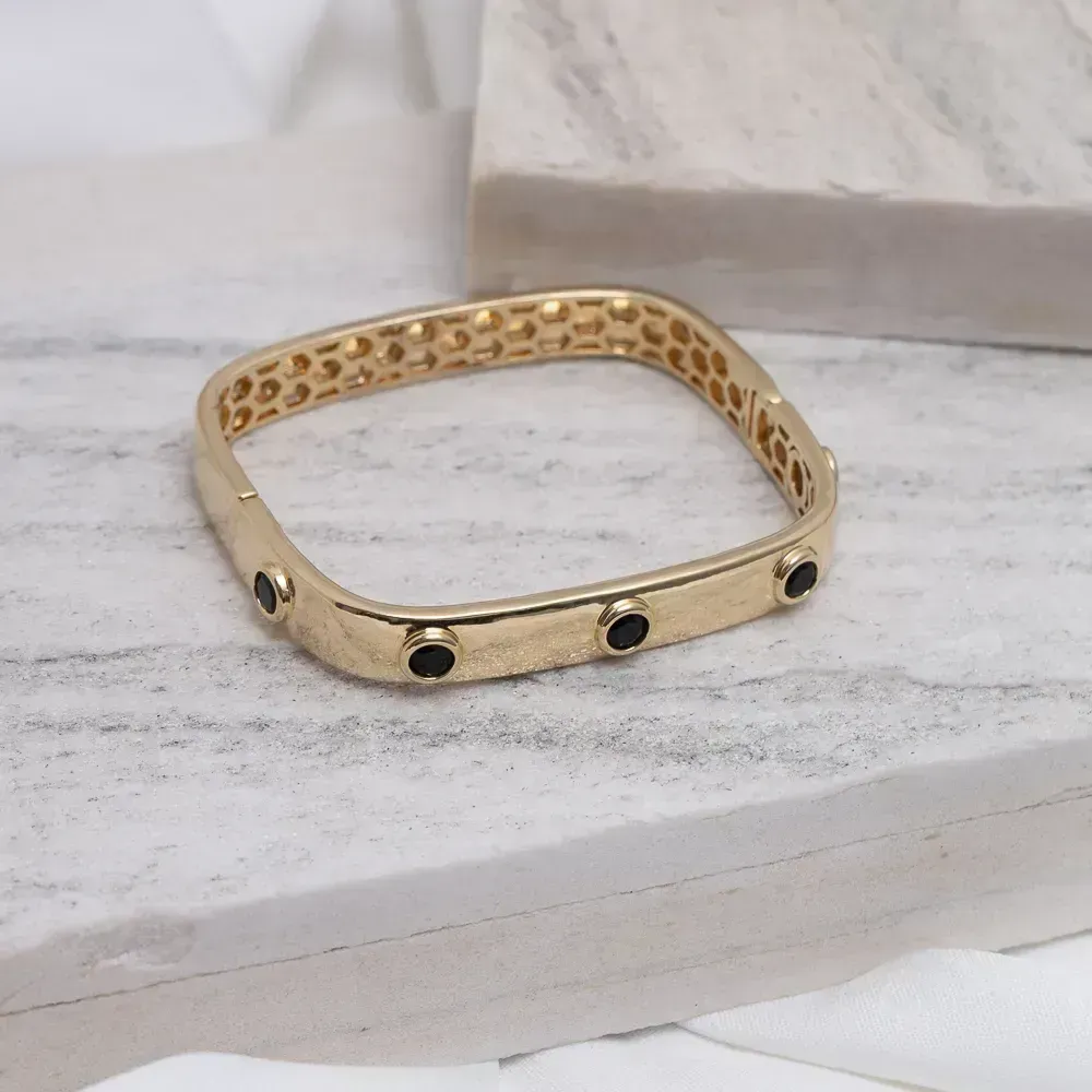 BRACELETE COM 5 ZIRCÔNIAS COR PRETO BANHO OURO 18K