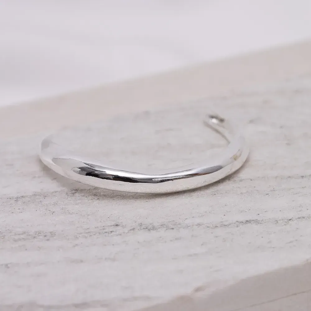 BRACELETE LISO ORGÂNICO GROSSO BANHO PRATA