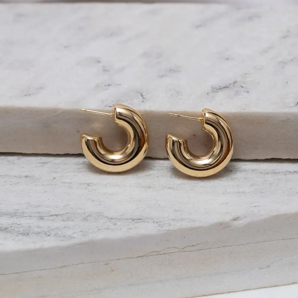 BRINCO ARGOLA P TUBINHO LISO BANHO OURO 18K