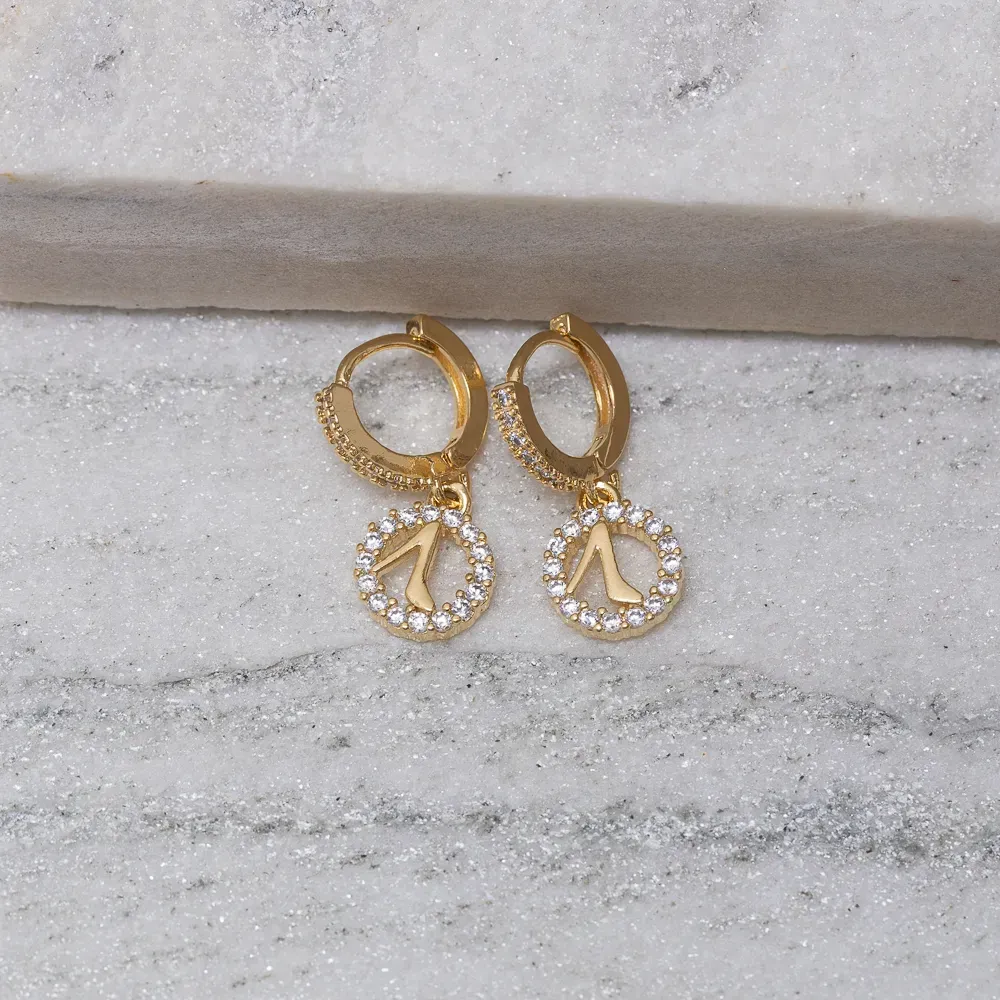 BRINCO ARGOLINHA PINGENTE SAPATINHO COM ZIRCÔNIA BANHO OURO 18K
