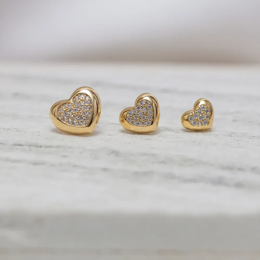 BRINCO CORAÇÃO M COM ZIRCÔNIAS BANHO OURO 18K