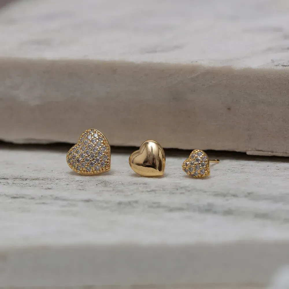 BRINCO CORAÇÃO P CRAVEJADO COM ZIRCÔNIAS BANHO OURO 18K