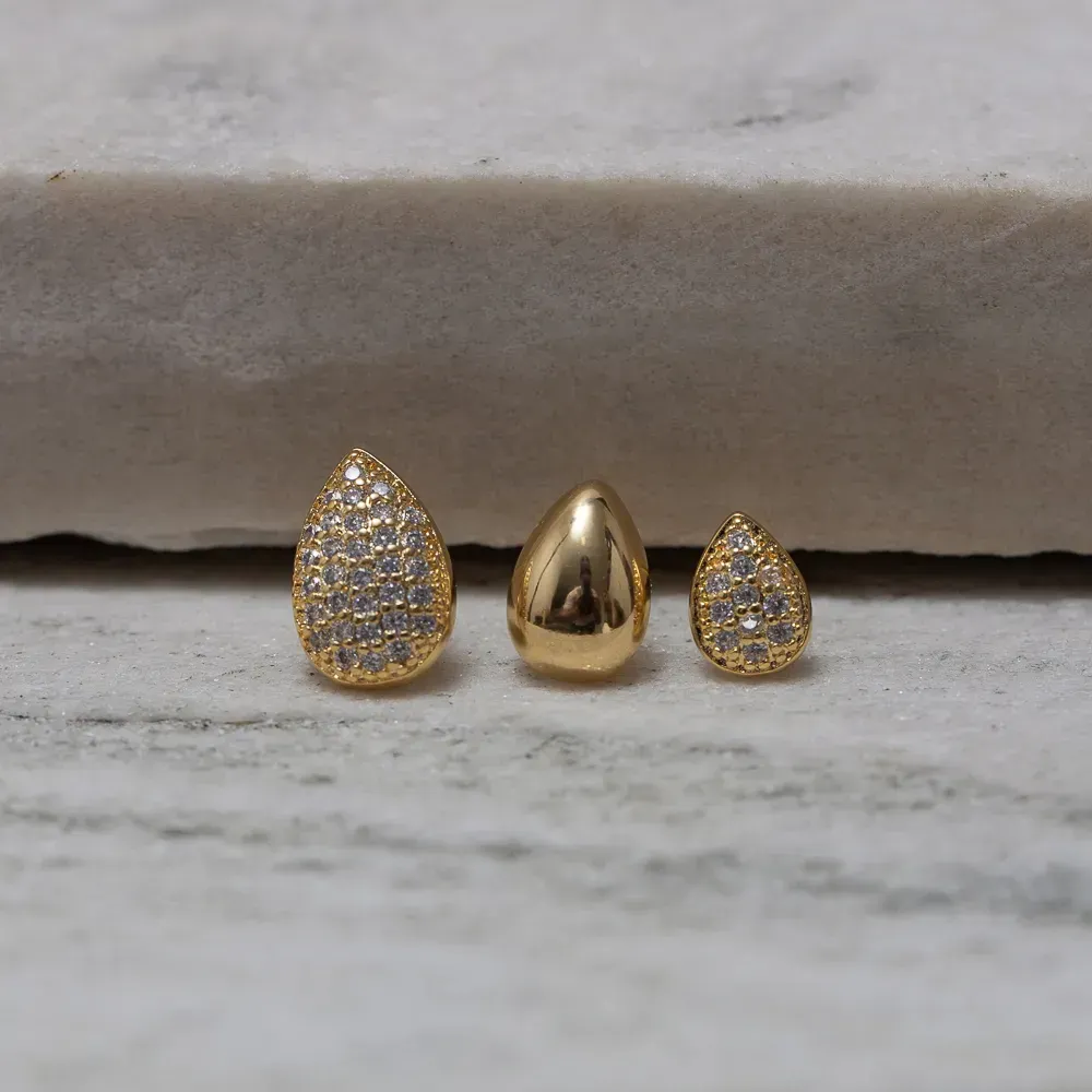 BRINCO GOTA G CRAVEJADA COM ZIRCÔNIAS BANHO OURO 18K