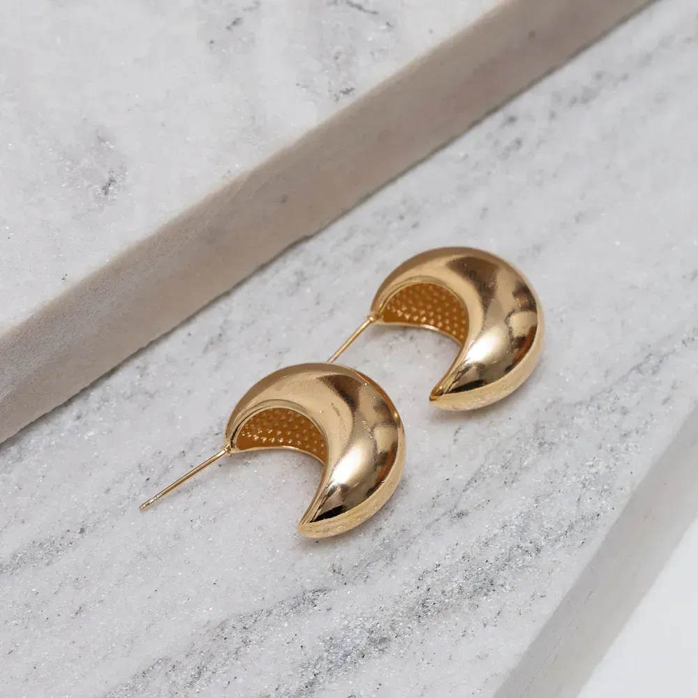 BRINCO MEIA LUA LISO ABAULADO BANHO OURO 18K