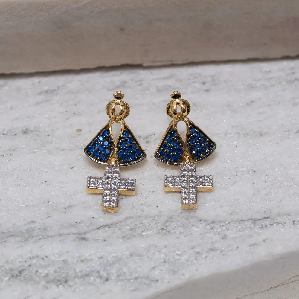 BRINCO NOSSA SENHORA COM CANETA RÓDIO E AZUL BRANCO BANHO OURO 18K