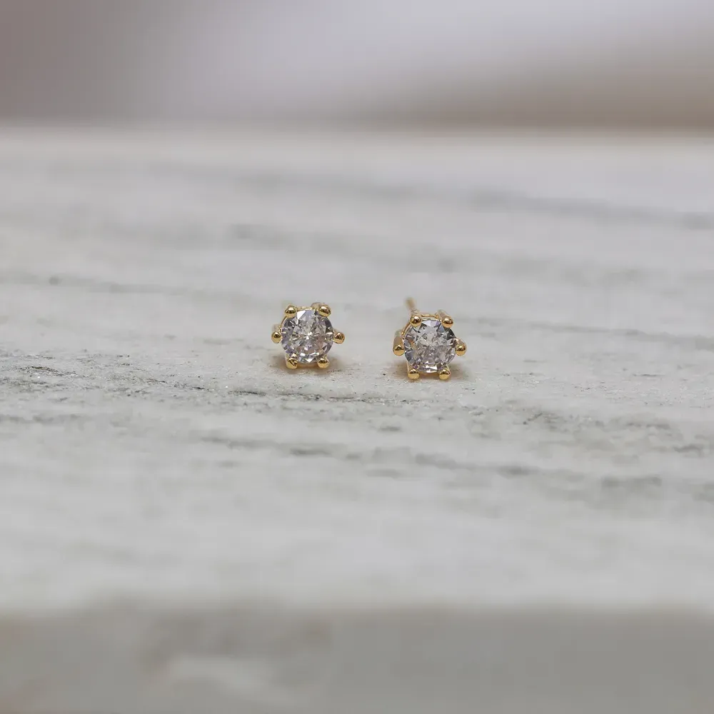 BRINCO PONTO DE LUZ 6 GARRAS BANHO OURO 18K