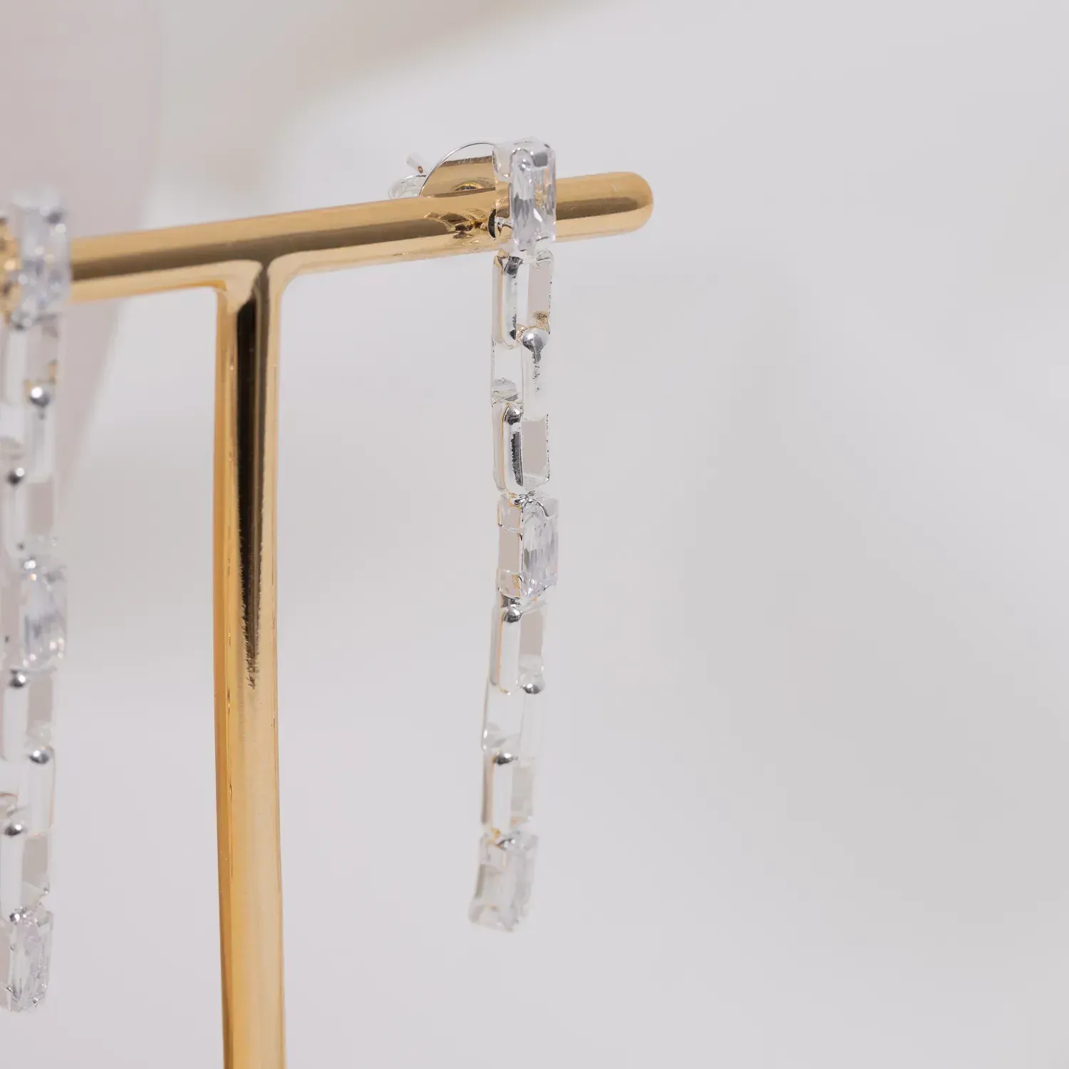 BRINCO CORRENTE CARTIER COM ZIRCÔNIAS CRISTAIS QUADRADAS BANHO PRATA