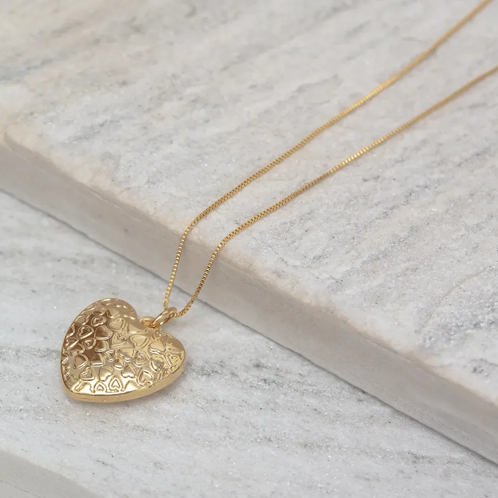 COLAR CORAÇÃO TRABALHADO BANHO OURO 18K