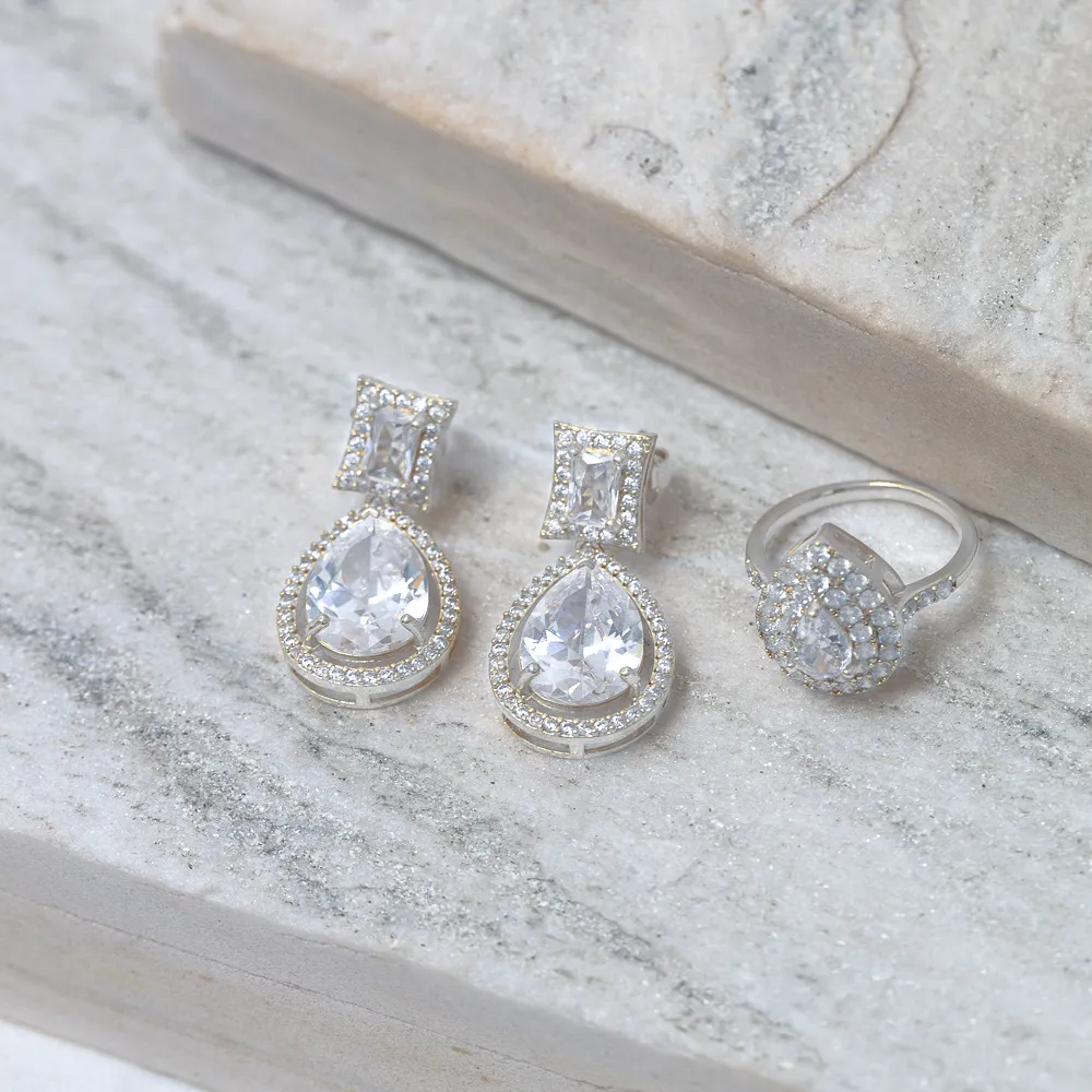 CONJUNTO BRINCO E ANEL COM ZIRCÔNIA E GOTA CRISTAL BANHO PRATA