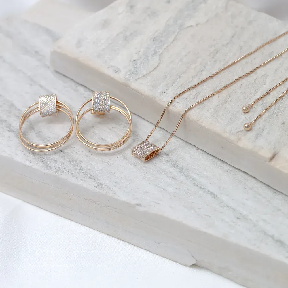 CONJUNTO CÍRCULO LISO E QUADRADO CRAVEJADO BANHO ROSÉ