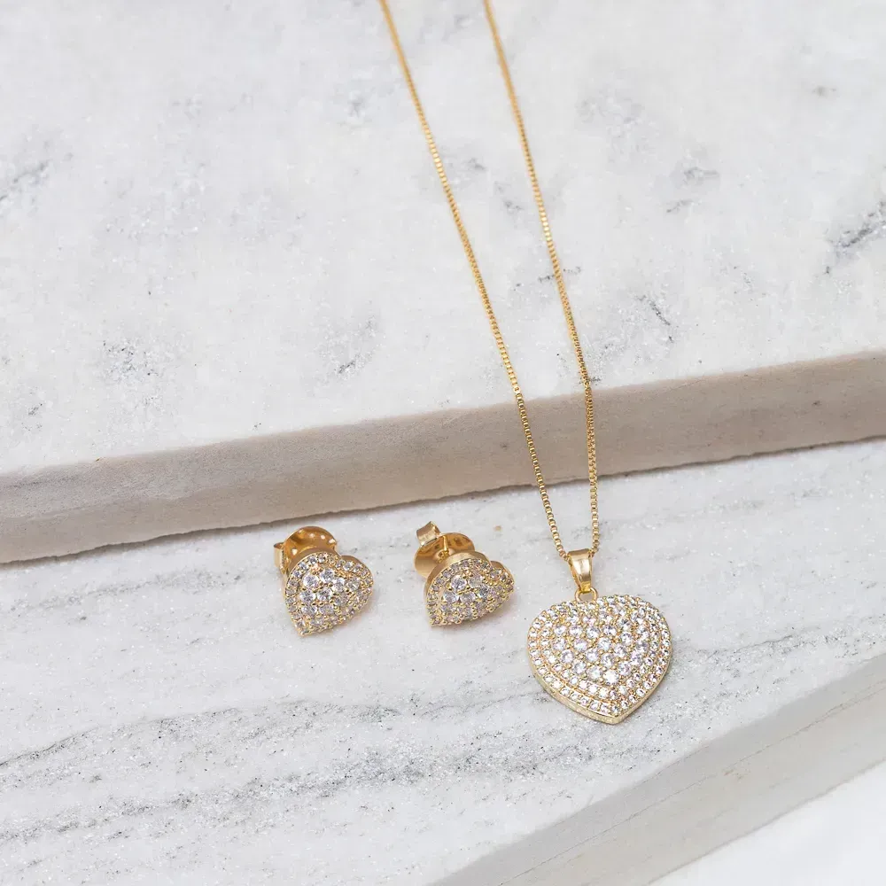 CONJUNTO CORAÇÃO COM ZIRCÔNIAS BANHO OURO 18K