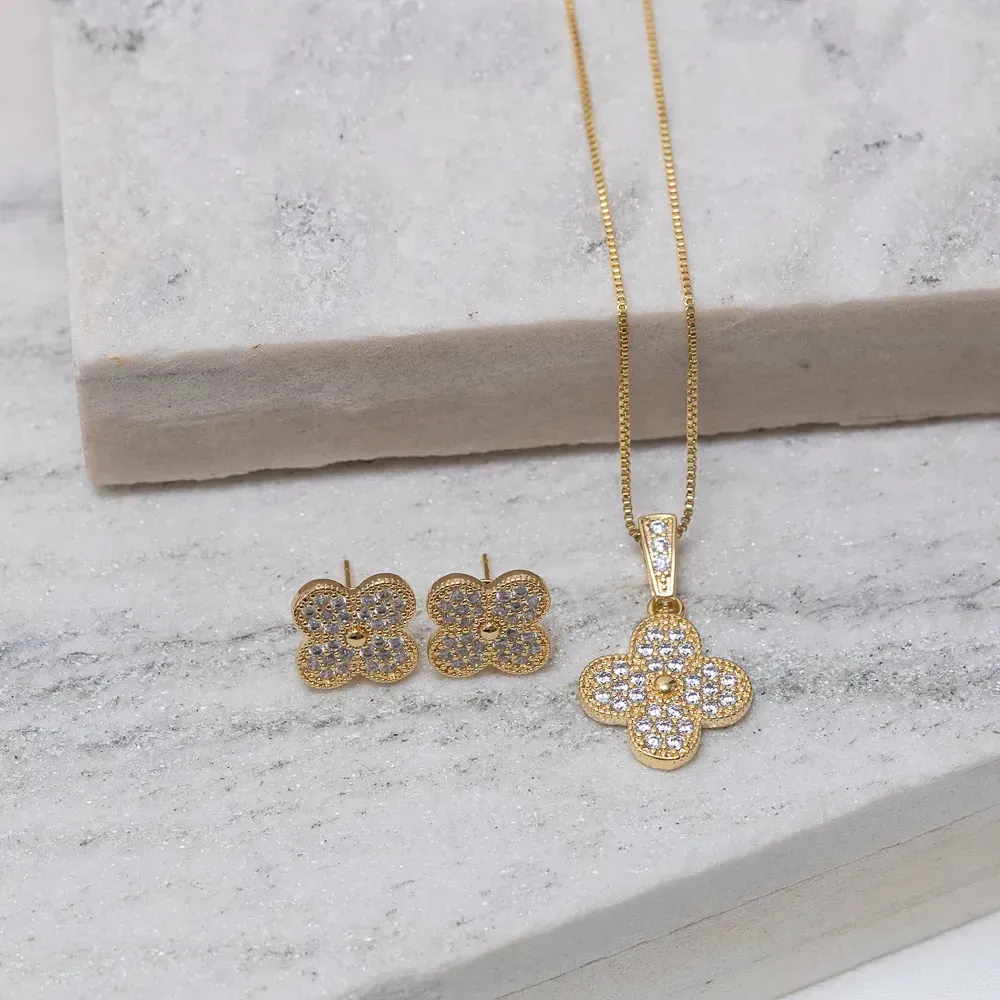 CONJUNTO VIRGÍNIA CRAVEJADO COM ZIRCÔNIAS CRISTAIS BANHO OURO 18K