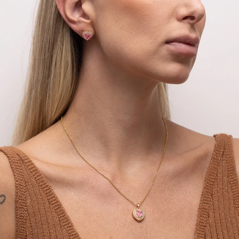 CONJUNTO CORAÇÃO COM PEDRA ZIRCÔNIA ROSA IOGURTE BANHO OURO 18K