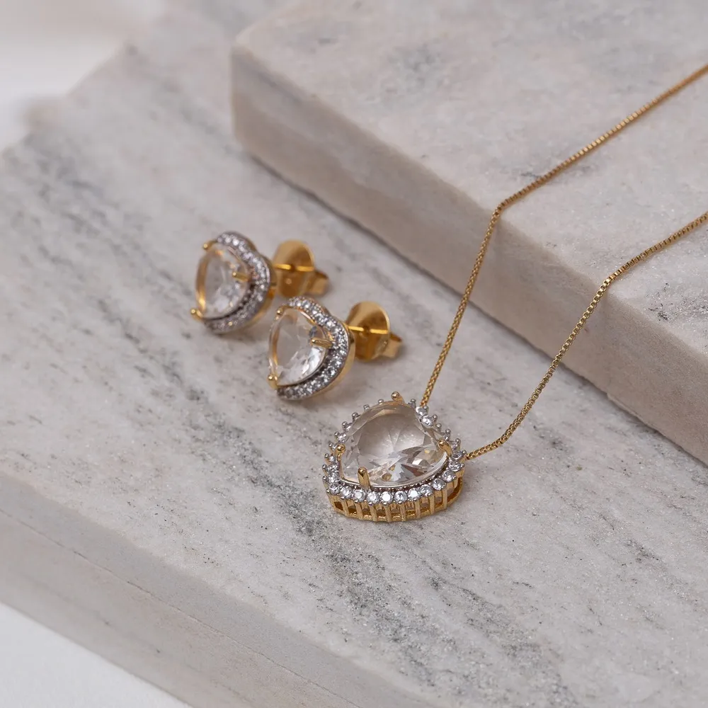 CONJUNTO CORAÇÃO COM PEDRA ZIRCÔNIA CRISTAL BANHO OURO 18K