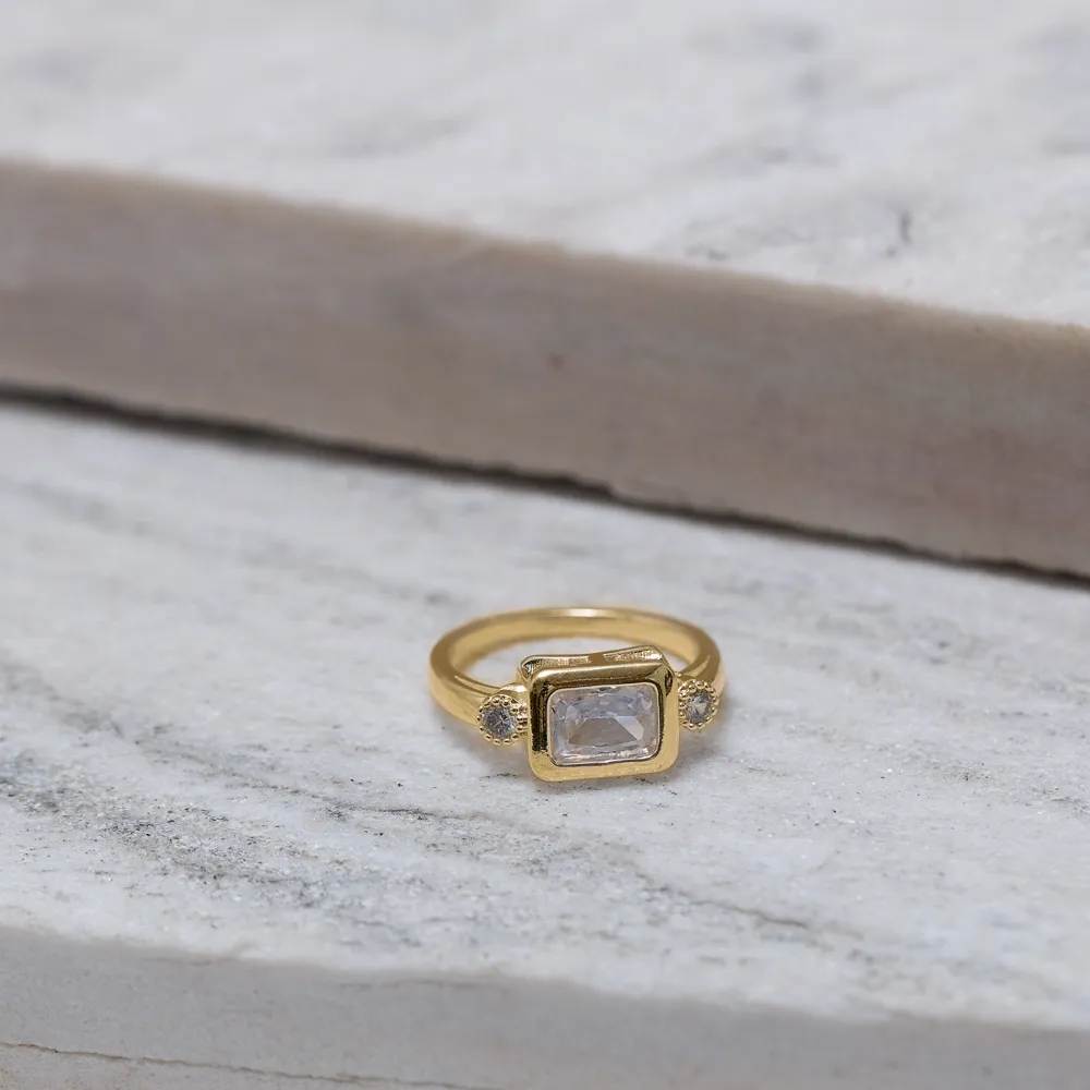 ANEL QUADRADO COM PEDRA CRISTAL BANHO OURO 18K