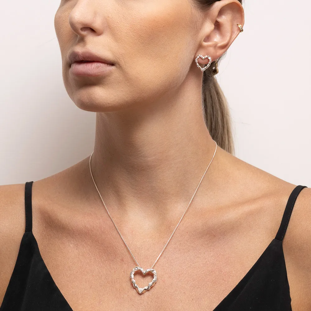 CONJUNTO CORAÇÃO TORCIDO COM ZIRCÔNIAS BANHO PRATA