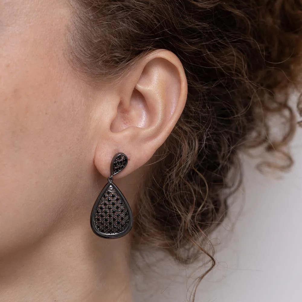 BRINCO FORMA DE GOTA COM ZIRCÔNIAS CRAVEJADAS BANHO RÓDIO NEGRO
