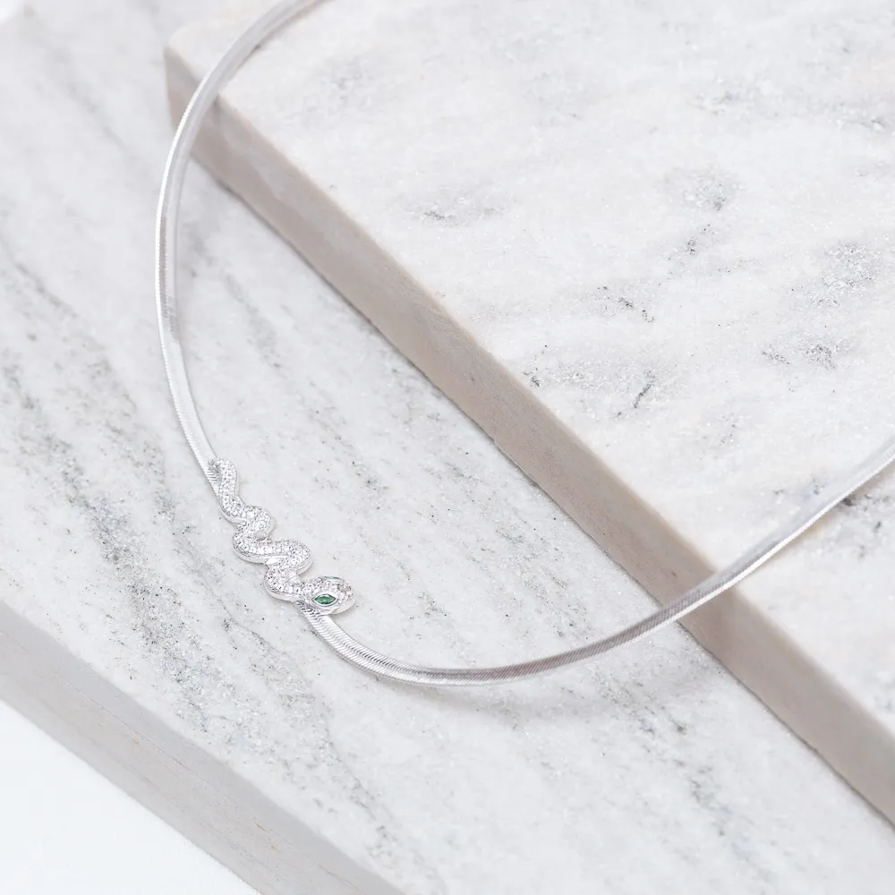 CHOKER FITA ESPELHADA COM COBRA BANHO PRATA