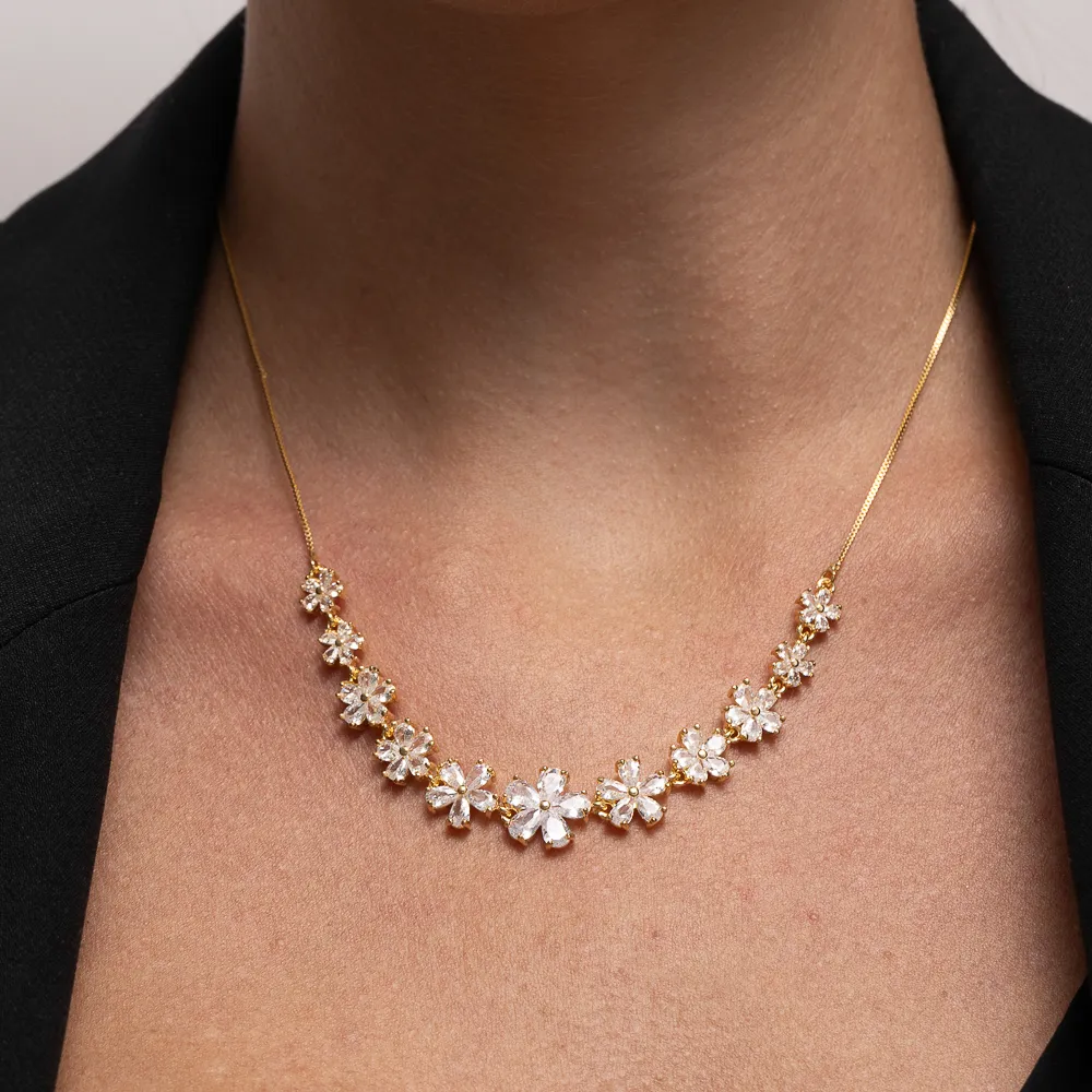 COLAR FLOR COM PEDRAS CRISTAIS BANHO OURO 18K