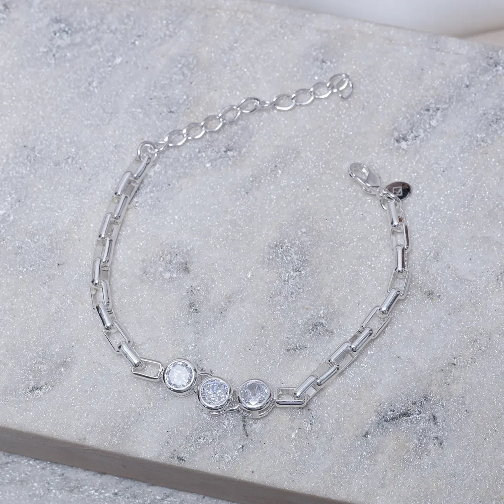 PULSEIRA CARTIER COM ZIRCÔNIAS REDONDAS BANHO PRATA
