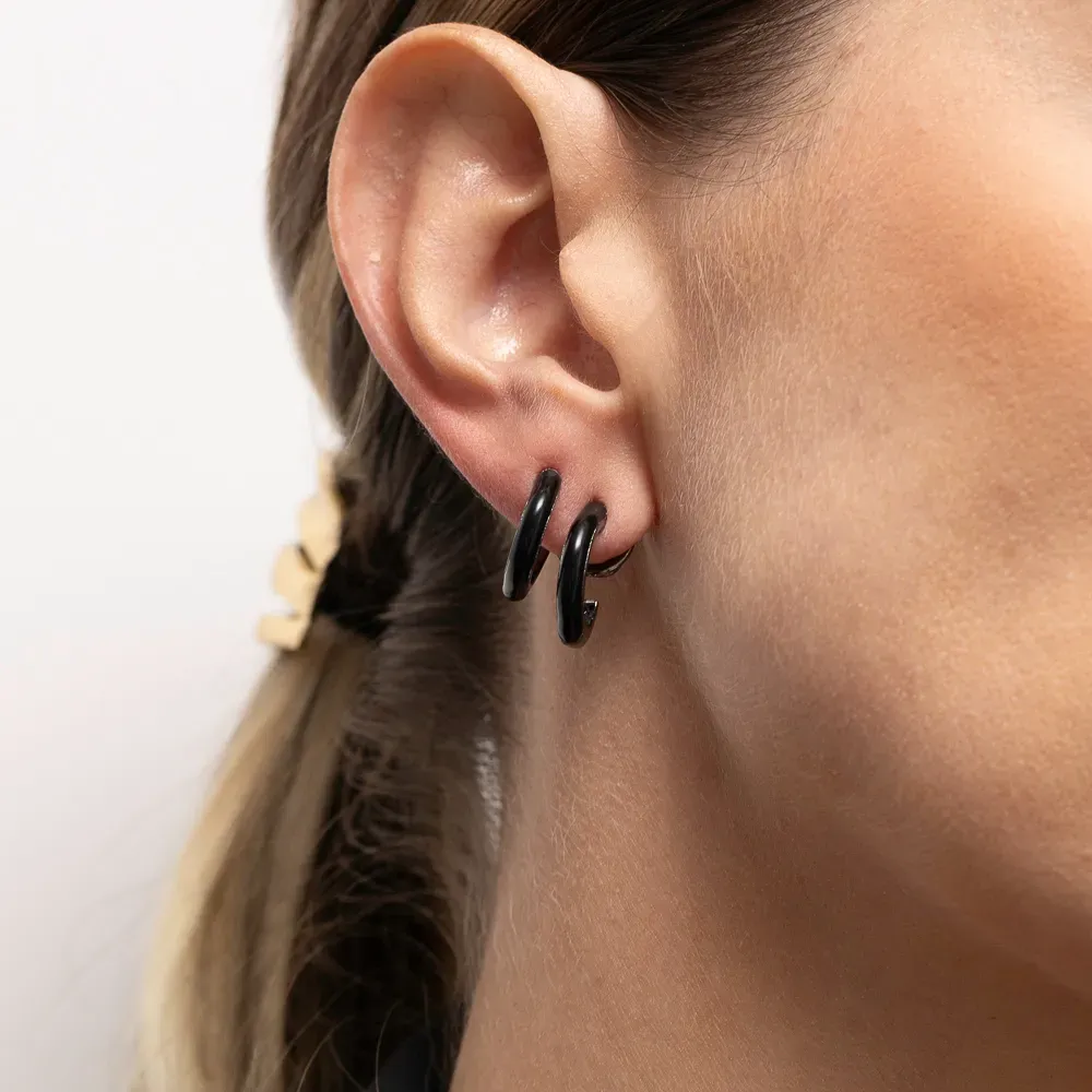 BRINCO ARGOLA ESMALTADA PRETO G BANHO RÓDIO NEGRO