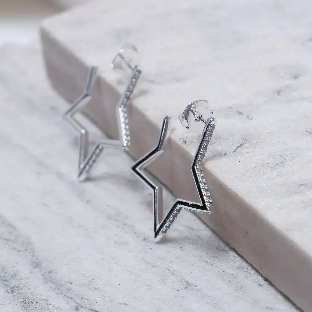BRINCO ARGOLA ESTRELA CRAVEJADA BANHO PRATA