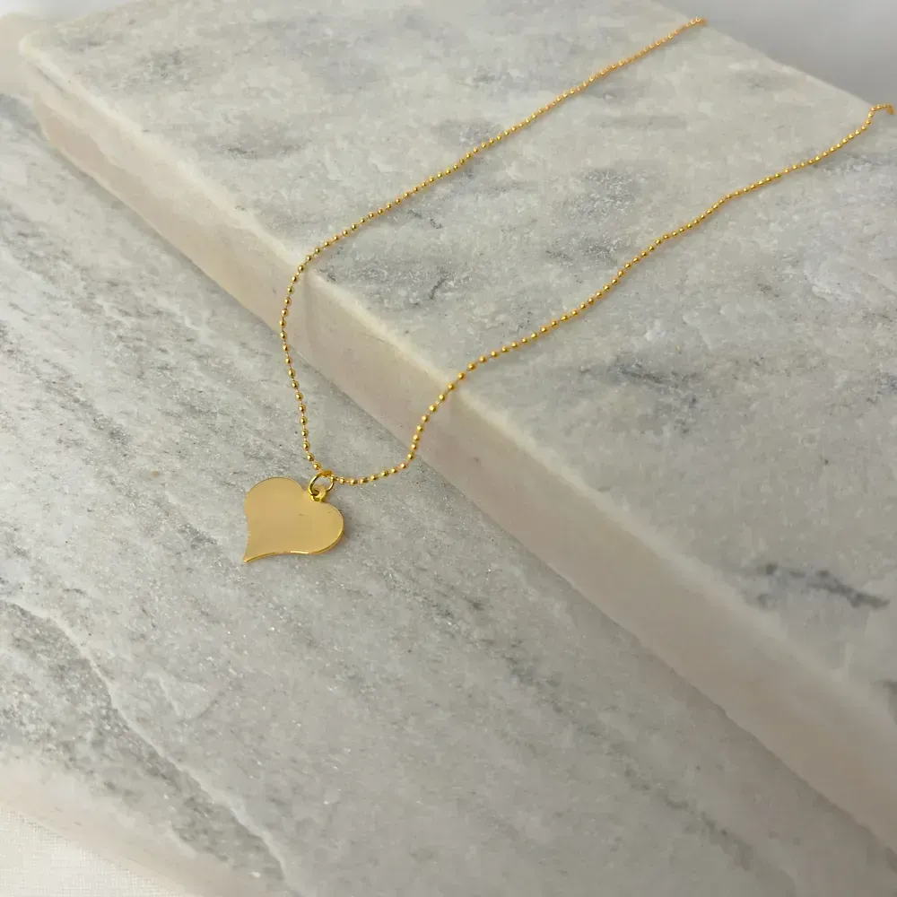 CHOKER BOLINHA DIAMANTADA COM CORAÇÃO CHAPINHA BANHO OURO 18K