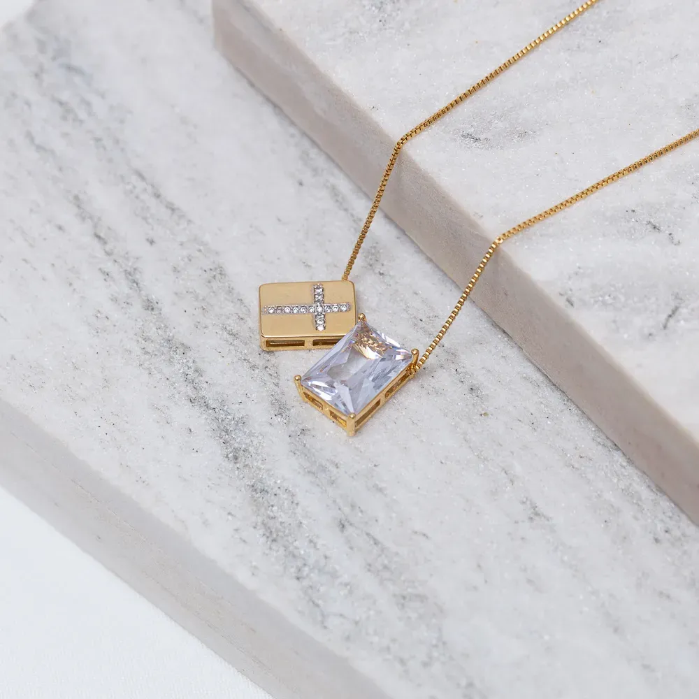 COLAR CRUZ CRAVEJADA E PEDRA CRISTAL BANHO OURO 18K
