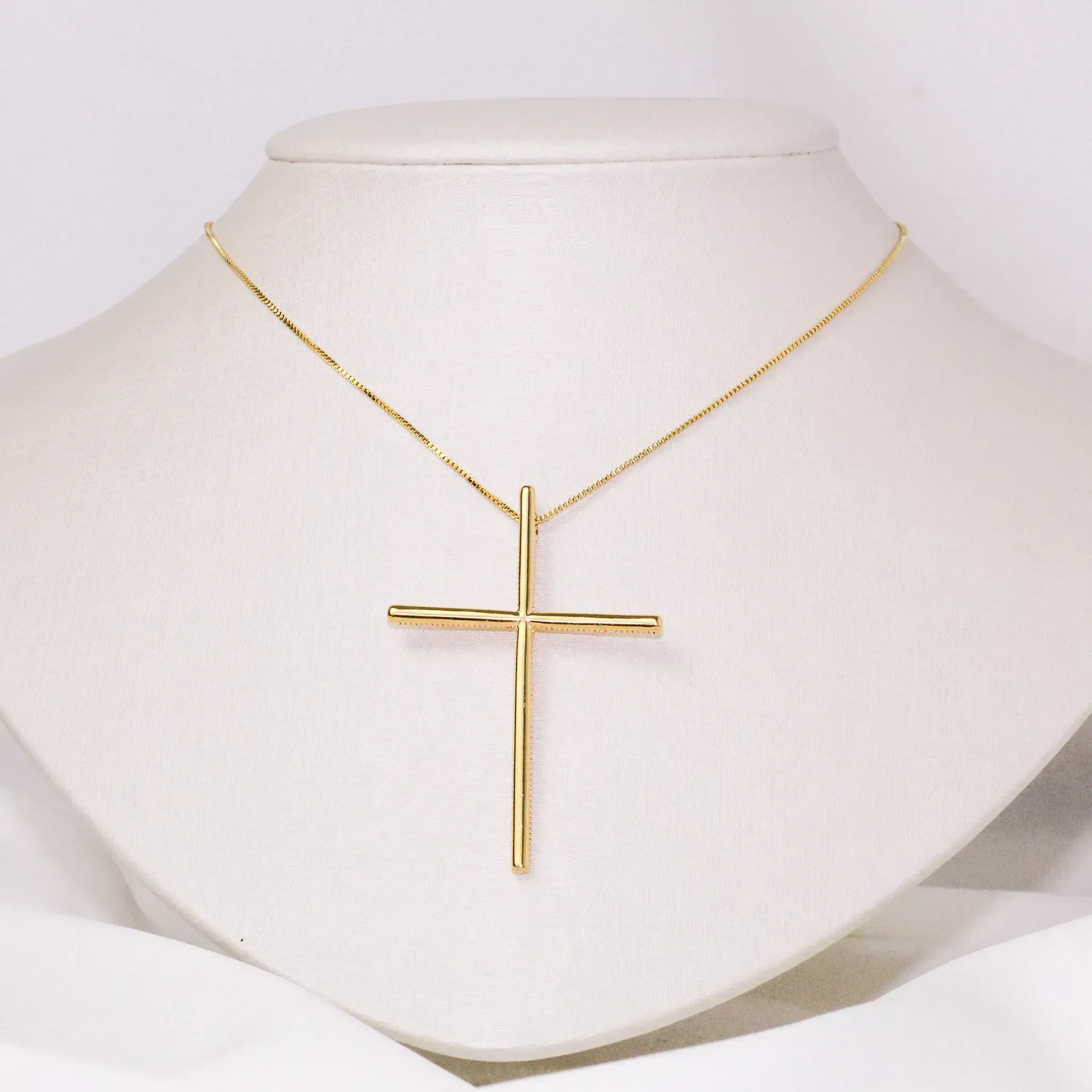 COLAR CRUZ GRANDE LISA BANHO OURO 18K
