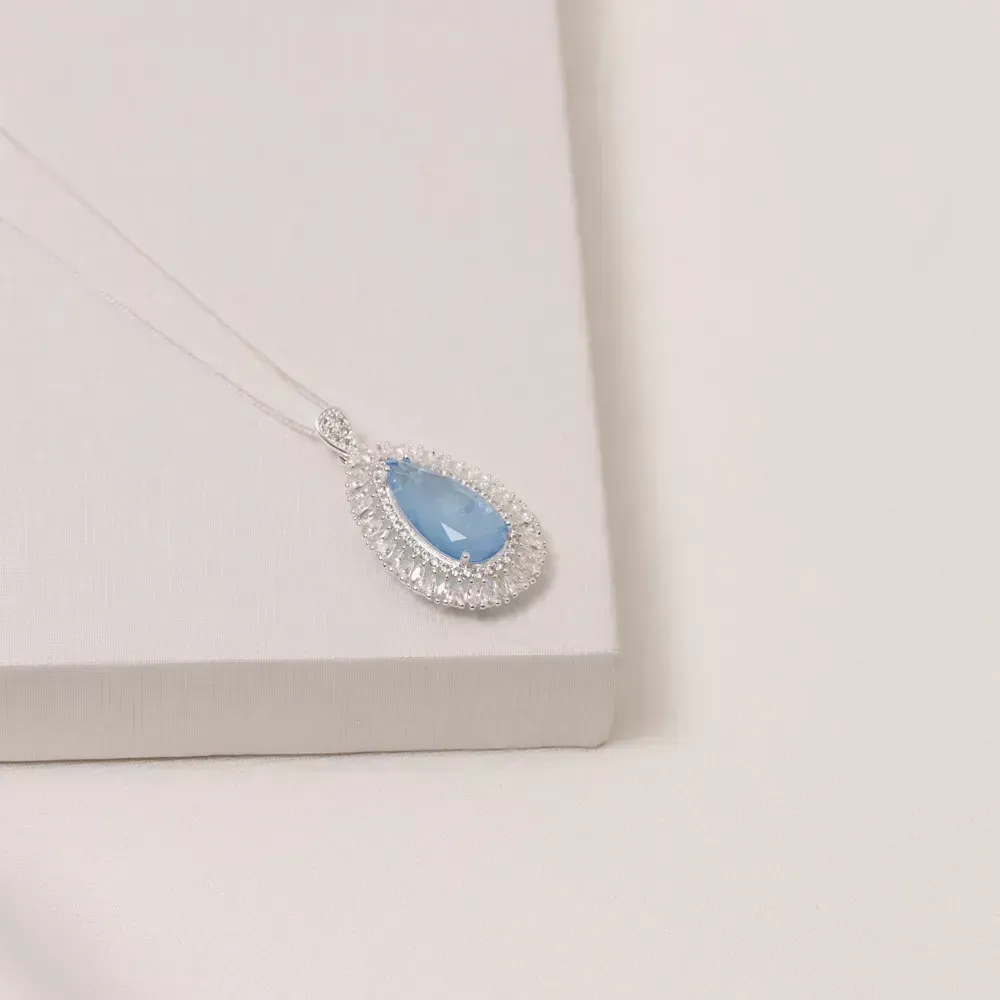 COLAR GOTA COM ZIRCÔNIAS E PEDRA AZUL CLARO M BANHO PRATA
