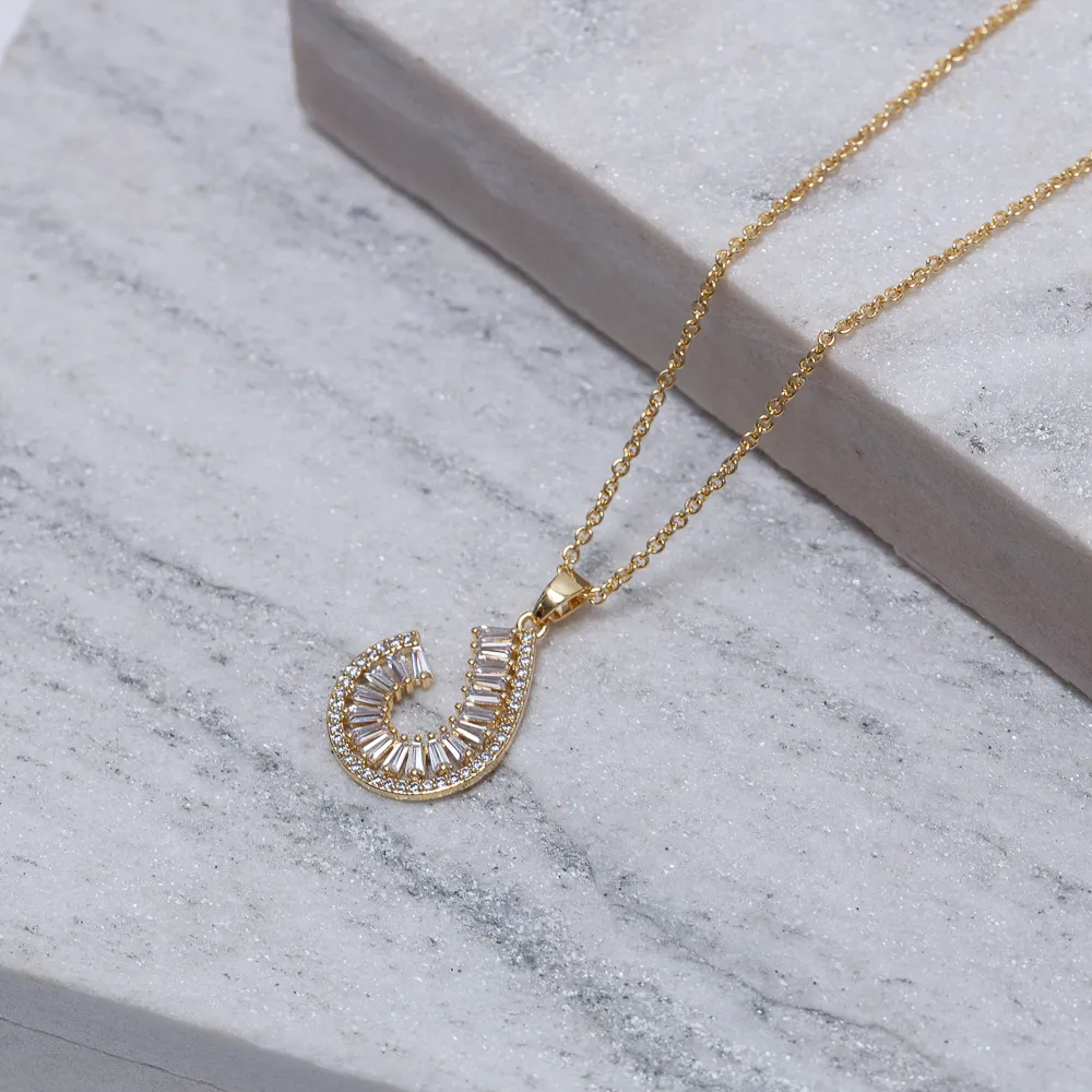 COLAR PINGENTE CRAVEJADO COM ZIRCÔNIAS NAVETE BANHO OURO 18K