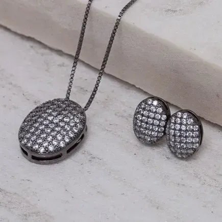 CONJUNTO OVAL COM ZIRCÔNIAS CRISTAIS BANHO RÓDIO NEGRO