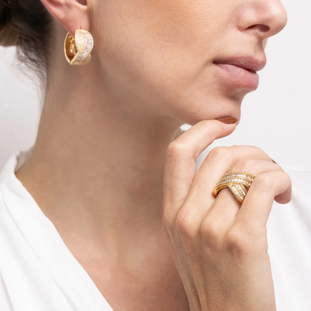 ANEL GRANDE X CRAVEJADO COM ZIRCÔNIAS NAVETE BANHO OURO 18K