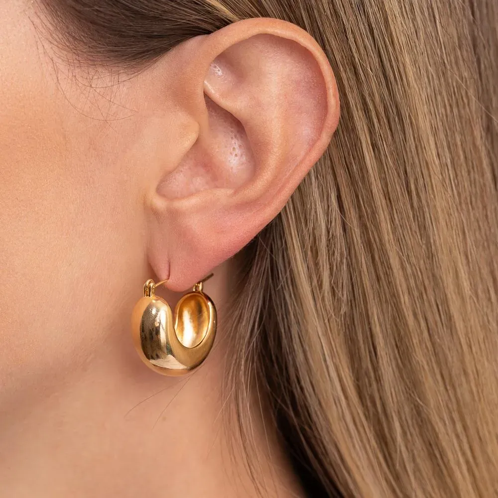 BRINCO ARGOLA ABAULADA FECHO JOIA BANHO OURO 18K