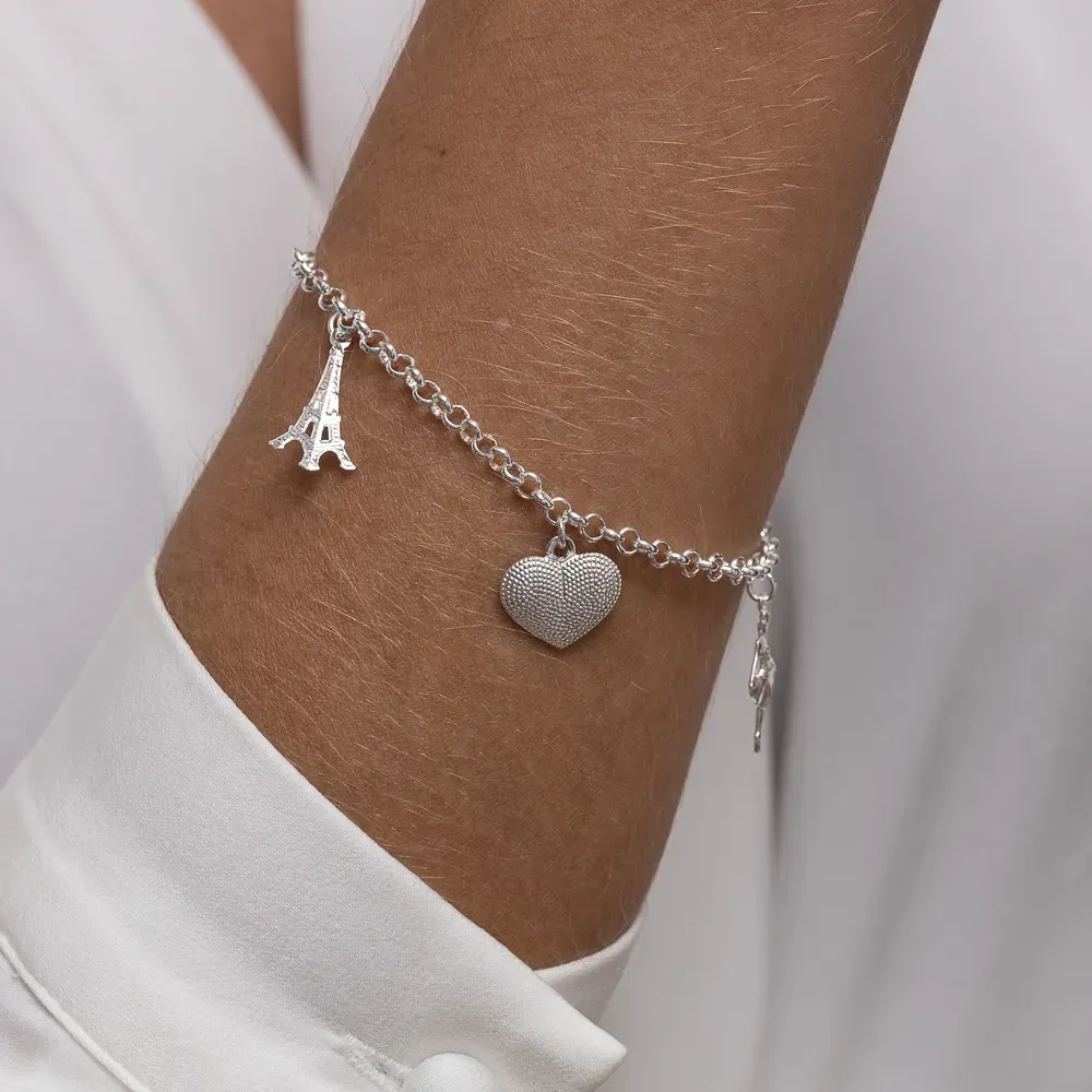 PULSEIRA COM PINGENTE TORRE EIFFELL, CORAÇÃO E BAILARINA BANHO PRATA