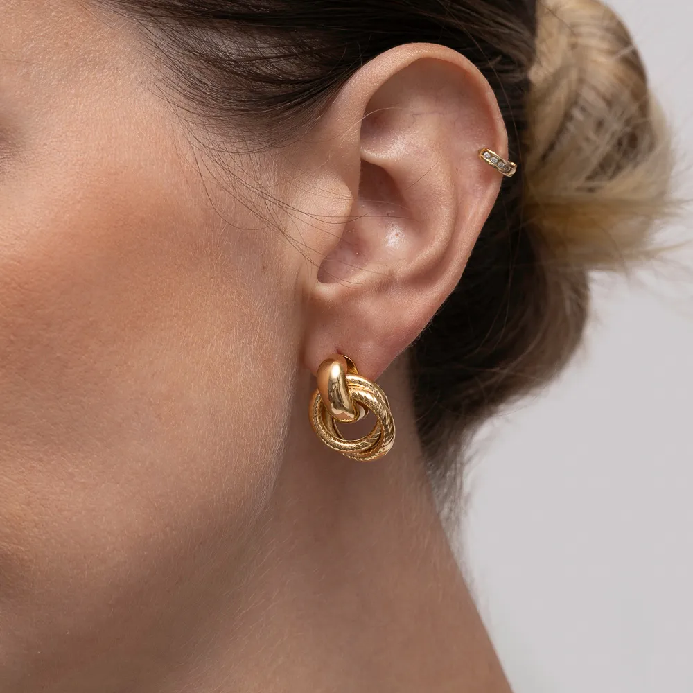 BRINCO ARGOLA DUPLA TRABALHADA BANHO OURO 18K