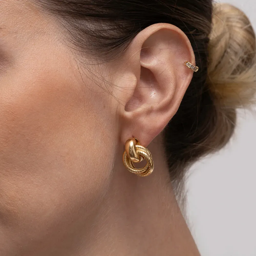 BRINCO ARGOLA DUPLA TRABALHADA BANHO OURO 18K