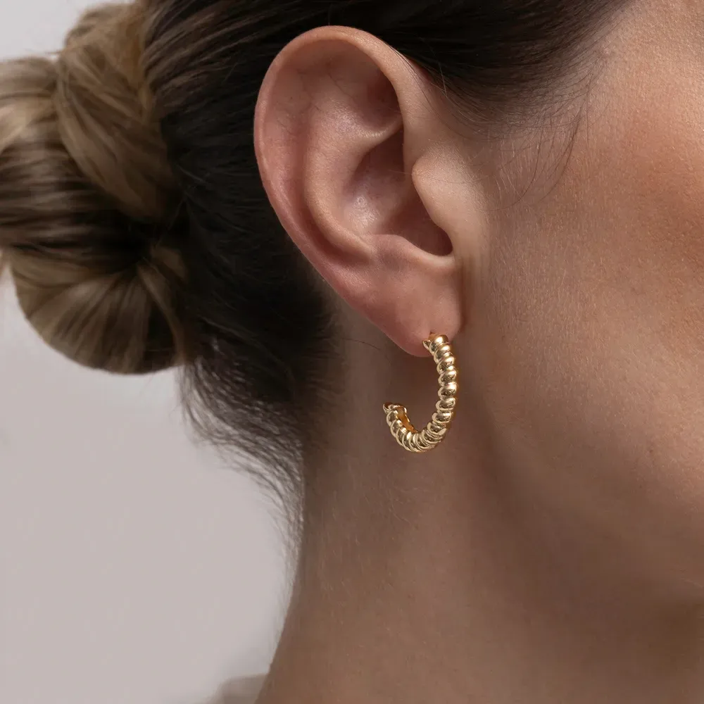 BRINCO ARGOLA CARACOL BANHO OURO 18K