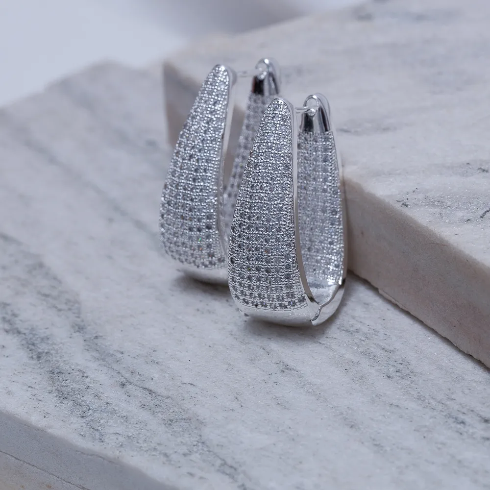 BRINCO ARGOLA GRANDE ELEGANTE CRAVEJADA BANHO PRATA