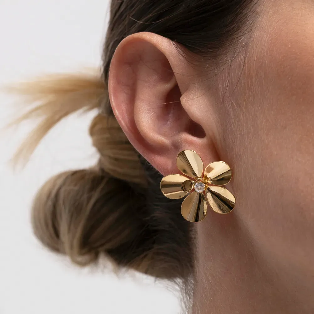 BRINCO FLOR LISA BANHO OURO 18K
