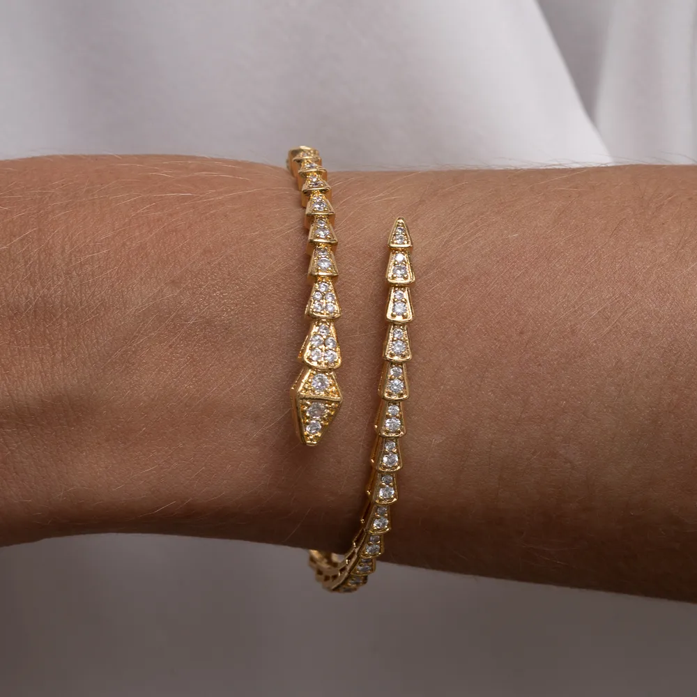 BRACELETE COBRA CRAVEJADO COM ZIRCÔNIAS CRISTAIS BANHO OURO 18K